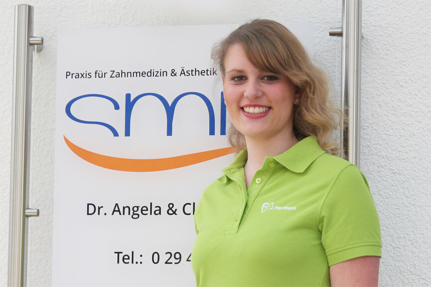 Jacqueline Herrmann (ZMF) - Behandlungsassistenz, Hygiene & Qualitätsmanagement-Beauftragte